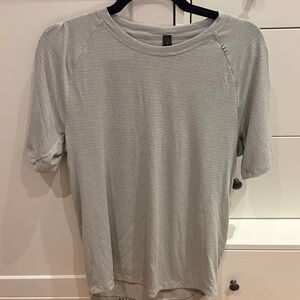 lululemon athletica Drysense Light Gray Short Sleeve Tee